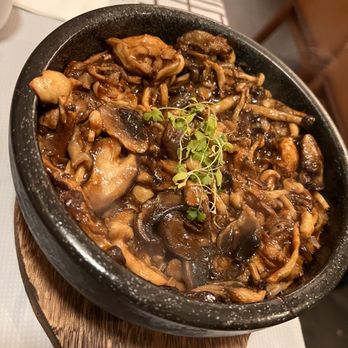 August Gatherings - Mixed Assorted Organic Mushrooms Rice In Hot Pot - Cantonese Near Me - New York, New York August Gatherings - Mixed Assorted Organic Mushrooms Rice In Hot Pot - Cantonese Near Me - New York, New York