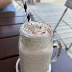 Stadtstrand - Strandshake mit Ramazotti sehr lecker