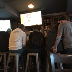 Queen's Head - The bar.....