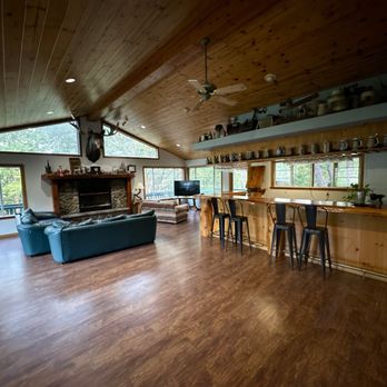 Lazy Z Resort - Bar and lounge area - Resorts Near Me - Twain Harte, California