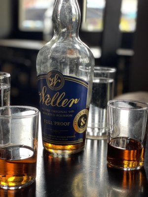 Longman & Eagle by null