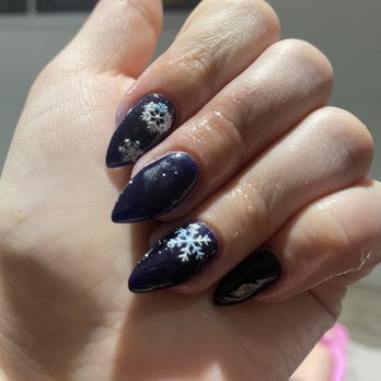 Queen Spa - Dip manicure with stickers - Skin Care Near Me - Austin, Texas