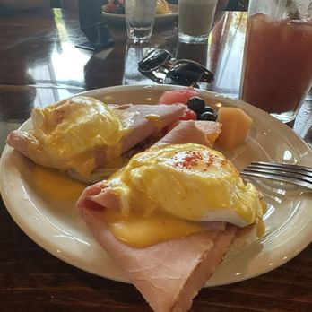 The Grün Hexe Kitchen & Catering - Eggs Benedict - Cafes Near Me - West Bend, Wisconsin