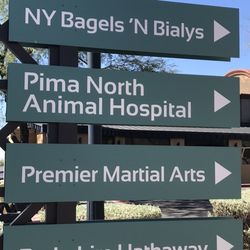La Mirada - Signage