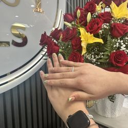Daisy Nails