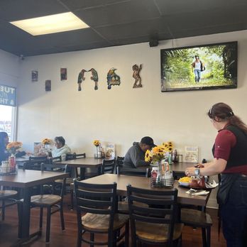Pupusas la Buena Vida - This is their place and the very nice lady - Salvadoran Near Me - Lancaster, California Pupusas la Buena Vida - This is their place and the very nice lady - Salvadoran Near Me - Lancaster, California