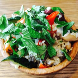 Street Gastro - Side dish: beans and veggies with quinoa, herbs & sauce
