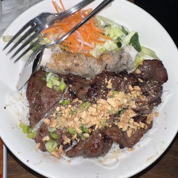Que Viet - Vermicelli Bowl (Grilled Pork) - Vietnamese Near Me - San Francisco, California
