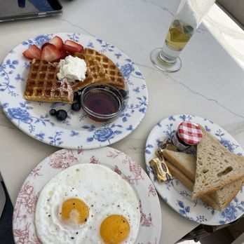 Bar Lis - Belgian waffle eggs sunny side up and toast - Lounges Near Me - Los Angeles, California