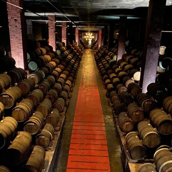 Alianca Underground Museum - Wine cellars - Wine Tasting Room Near Me - Sangalhos, 01