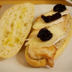 La Vaca de Llíria - Pollastre amb formatge i prunes.