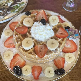 Madres Brunch - Fruit topped waffles - Breakfast & Brunch Near Me - Placentia, California