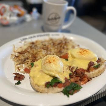 Lincoln Square Pancake House - Spinach, Bacon, and Tomato Benedict - Cafes Near Me - Indianapolis, Indiana Lincoln Square Pancake House - Spinach, Bacon, and Tomato Benedict - Cafes Near Me - Indianapolis, Indiana