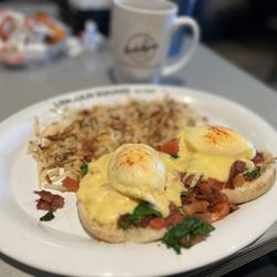 Lincoln Square Pancake House - Spinach, Bacon, and Tomato Benedict