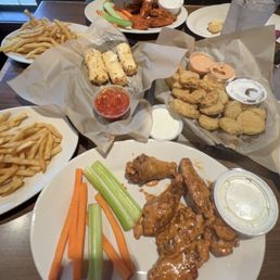 Chicken wings, Mozzarella sticks, Fried pickles
