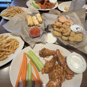 Rocco's Pub - Chicken wings, Mozzarella sticks, Fried pickles - Sports Bars Near Me - Jasper, Georgia