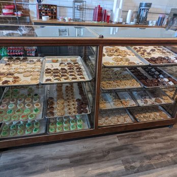Sis' Sweets Coffee Shop - Goody display - Cupcakes Near Me - Leavenworth, Kansas Sis' Sweets Coffee Shop - Goody display - Cupcakes Near Me - Leavenworth, Kansas