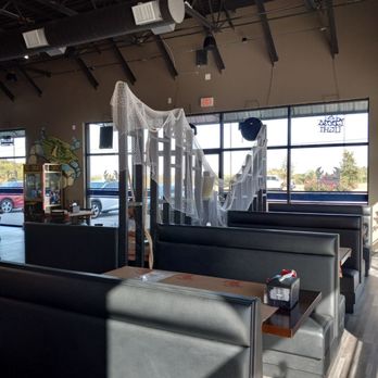 Kickin Corner Seafood and Daiquiri - Booths - Seafood Near Me - DeSoto, Texas