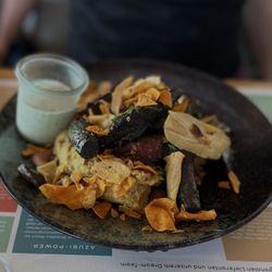 Deichkind - Bunte Bio-Möhren mit Gewürzhummus und Gemüsechips