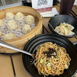 Pork & Crab Meat Xiao Long Bao (8) 🦐 蟹肉小笼包