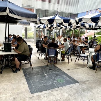 Crema Gourmet - Outdoor Patio - Breakfast & Brunch Near Me - Miami Beach, Florida