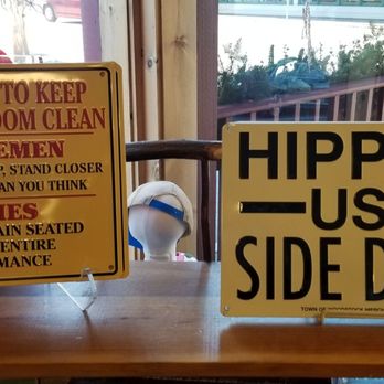 Mangy Moose - Souvenir Shops Near Me - Freeport, Maine