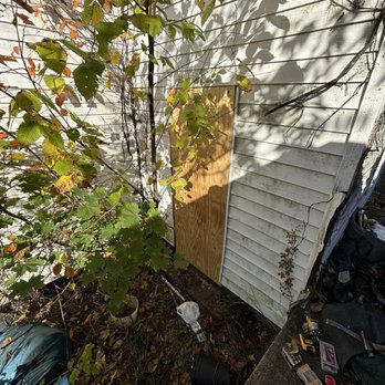 Lina's Contracting & Handyman Service - Closing a door - Handyman Near Me - Pittsburgh, Pennsylvania Lina's Contracting & Handyman Service - Closing a door - Handyman Near Me - Pittsburgh, Pennsylvania