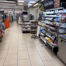 7-Eleven - Inside