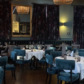 Benny and Mary's - Dining Room - New American Near Me - Irvine, California