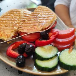 Estrela Doce - Portugiesisches Brot mit Hirtenkäse  und Tomate