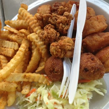StingRay's Seafood - Combo platter with oysters and scallops - Seafood Near Me - Tybee Island, Georgia