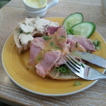 Bagels & Beans - Oke beetje vieze foto maar de bagel met beenham en walnoot honing cream cheese is gewoon het lekkerst! - Bagels Near Me - Amsterdam, New Hampshire Bagels & Beans - Oke beetje vieze foto maar de bagel met beenham en walnoot honing cream cheese is gewoon het lekkerst! - Bagels Near Me - Amsterdam, New Hampshire