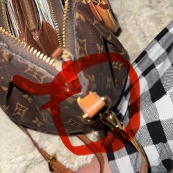 Ayers Leather Shop - Poor stitching, giving way after having the stitching repaired.
