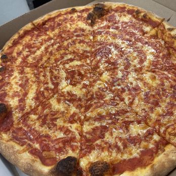 That Guy With the Dough - Uncle Guy's Original - 16" - Pizza Near Me - Moosic, Pennsylvania
