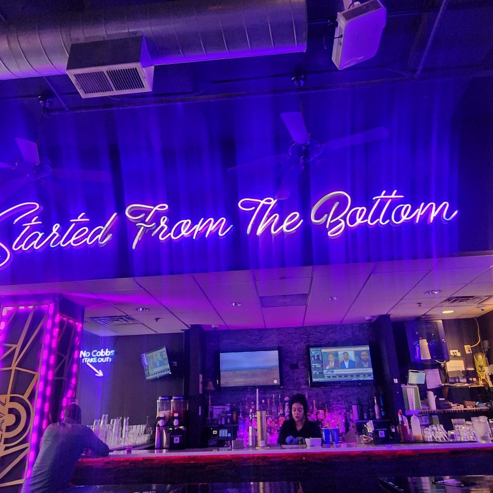 Phlavz - Sports Bars Near Me - Chicago, Illinois