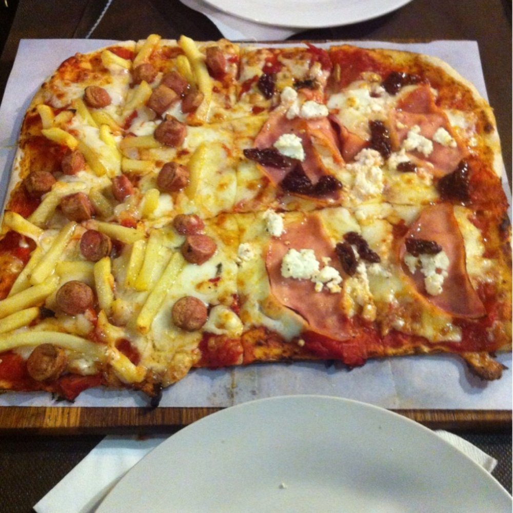 Regina di Napoli - Pizza mediana de dos sabores: en teoría debería de ser para 2. - Pizza Near Me - Valencia, V