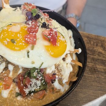 Whitexicans - Chilaquiles del mercado (vegetariana) - Mexican Near Me - East Elmhurst, New York Whitexicans - Chilaquiles del mercado (vegetariana) - Mexican Near Me - East Elmhurst, New York