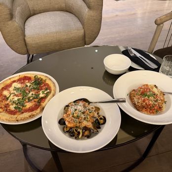 Pescatore Trattoria - Margherita pizza, seafood fettuccine, chicken parmigiana - Italian Near Me - San Francisco, California Pescatore Trattoria - Margherita pizza, seafood fettuccine, chicken parmigiana - Italian Near Me - San Francisco, California