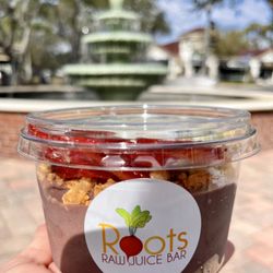 Roots Raw Juice Bar - Açaí bowl