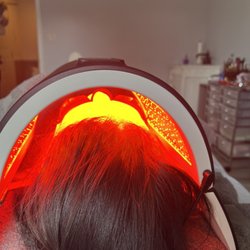 Girl Undiscovered Spa - HydraFacial-part do deluxe services with LED LightStim
