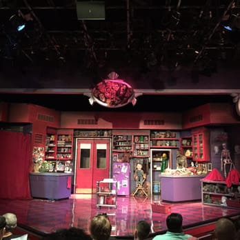 Universal Studios Florida - Comedy horror makeup show - Amusement Parks Near Me - Orlando, Florida Universal Studios Florida - Comedy horror makeup show - Amusement Parks Near Me - Orlando, Florida