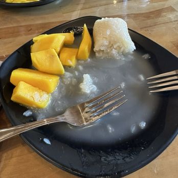 Saffron Thai - Sweet Sticky Rice w/ Mango - Thai Near Me - San Diego, California Saffron Thai - Sweet Sticky Rice w/ Mango - Thai Near Me - San Diego, California
