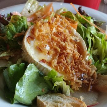 El Guindilla - Goat cheese salad with apricot preserves was yum. - Spanish Near Me - Barcelona, B