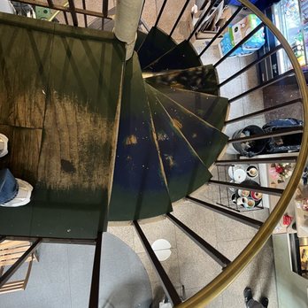 Remi43 Flower & Coffee - Upstairs lofty area - Coffee & Tea Near Me - New York, New York