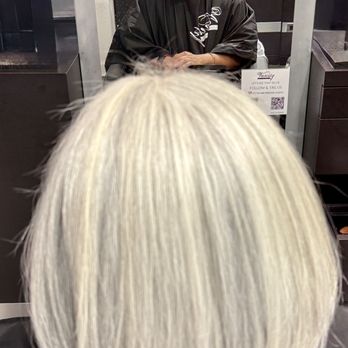 Salon Vanity - My gorgeous hair cut - Hair Salons Near Me - Philadelphia, Pennsylvania