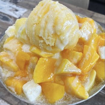 Snowday Bingsu & Dessert Cafe - Mango bingsu - Korean Near Me - Toronto, Ontario Snowday Bingsu & Dessert Cafe - Mango bingsu - Korean Near Me - Toronto, Ontario