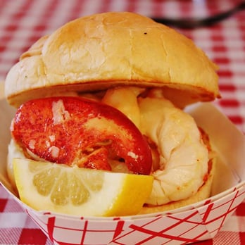 The Clam Shack - Lobster Roll ($16.75): One Pound Lobster, served cold with a buttery toasted bun.  Very sweet and tender lobster!  Yum! - Seafood Near Me - Kennebunk, Maine