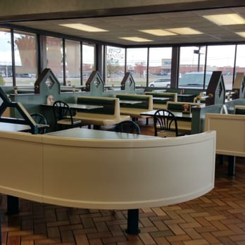 Burger King - Dining Area at Burger King Adrian South - Burgers Near Me - Adrian, Michigan