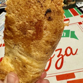 Robbie T's Pizza - Perfectly baked underside of delicious hand tossed crust - Pizza Near Me - Jamesville, New York Robbie T's Pizza - Perfectly baked underside of delicious hand tossed crust - Pizza Near Me - Jamesville, New York