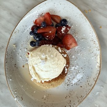 Kitchen Social - Butter berry cake - Cocktail Bars Near Me - Columbus, Ohio Kitchen Social - Butter berry cake - Cocktail Bars Near Me - Columbus, Ohio